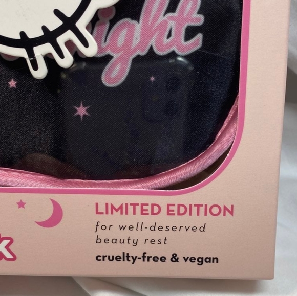 Hello Kitty Sleep Mask - Picture 5 of 5